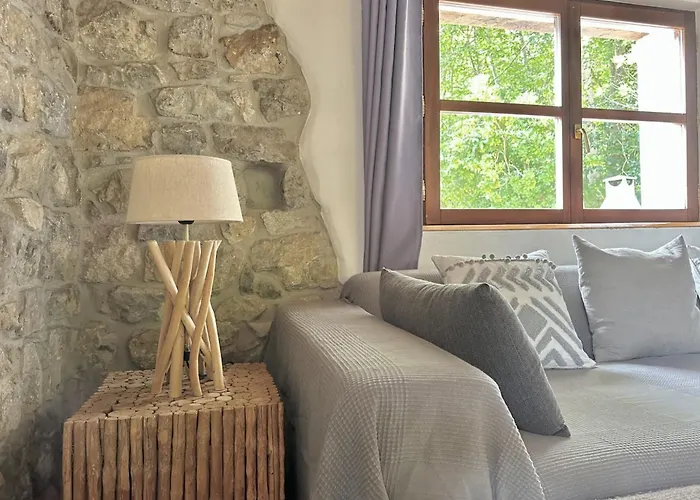 Rural House With Views בית נופש